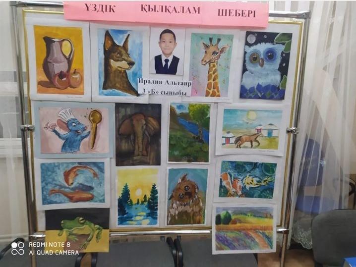 "Үздік қыл қалам шебері"  байқауына қатысып жеңімпаз болған  3 "Б" сынып  оқушысы  Ирали Альтайр  құрмет тақтасы тақтасына ілінді