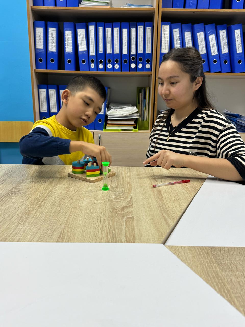 Ерекше қажеттілігі бар білім алушыларымызбен өткізілетін арнайы педагог Өскенбай Ақботаның түзете- дамыту сабақтарынан үзінді