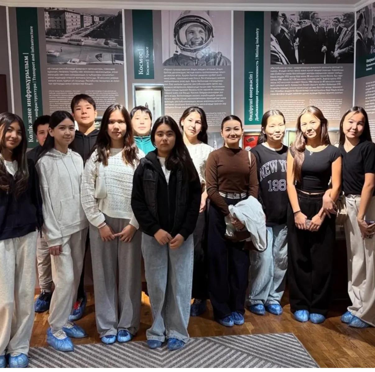 05.01.  2026ж сынып оқушылары сынып жетекшісі Сейтімбетова Асель мен Иманалиева Венера    " Қонаев "мұражайына саяхат жасап қайтты